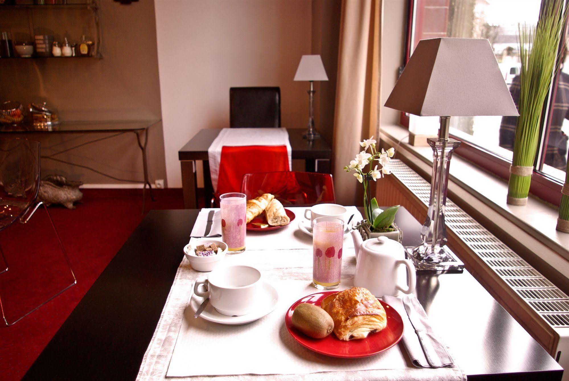 Hotel Le Pelican Charleville-Mézières المظهر الخارجي الصورة